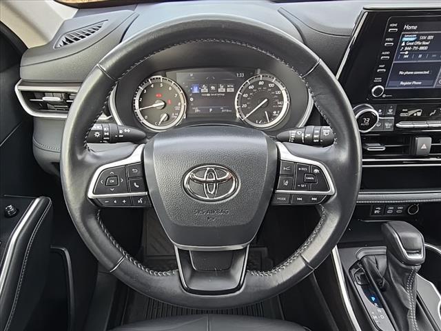 used 2022 Toyota Highlander car, priced at $36,416