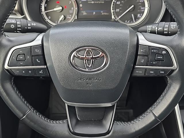 used 2022 Toyota Highlander car, priced at $36,416