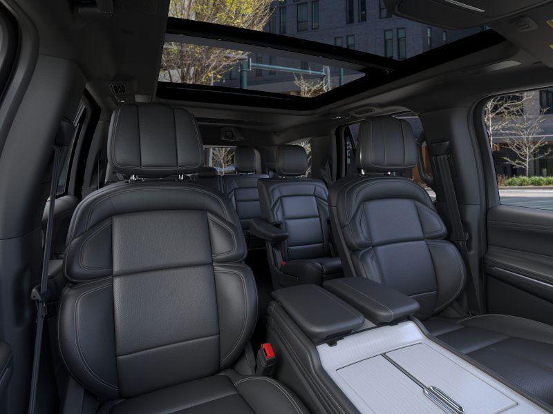 new 2025 Lincoln Navigator car, priced at $104,690