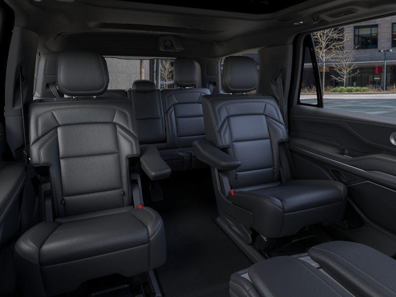 new 2025 Lincoln Navigator car, priced at $104,690