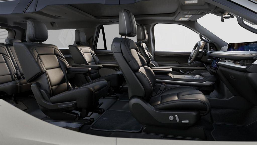 new 2025 Lincoln Navigator car, priced at $105,580
