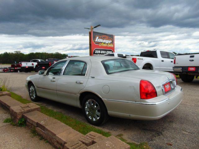 used 2005 Lincoln Town Car car, priced at $6,995