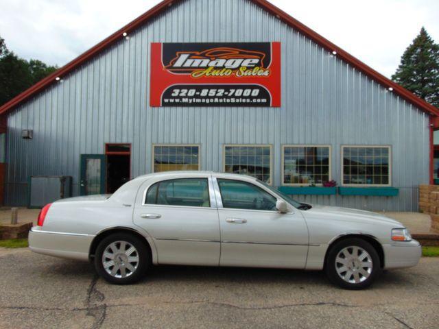 used 2005 Lincoln Town Car car, priced at $6,995