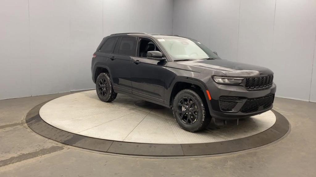 new 2024 Jeep Grand Cherokee car, priced at $46,530