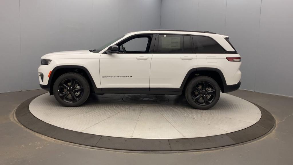 new 2025 Jeep Grand Cherokee car, priced at $51,665