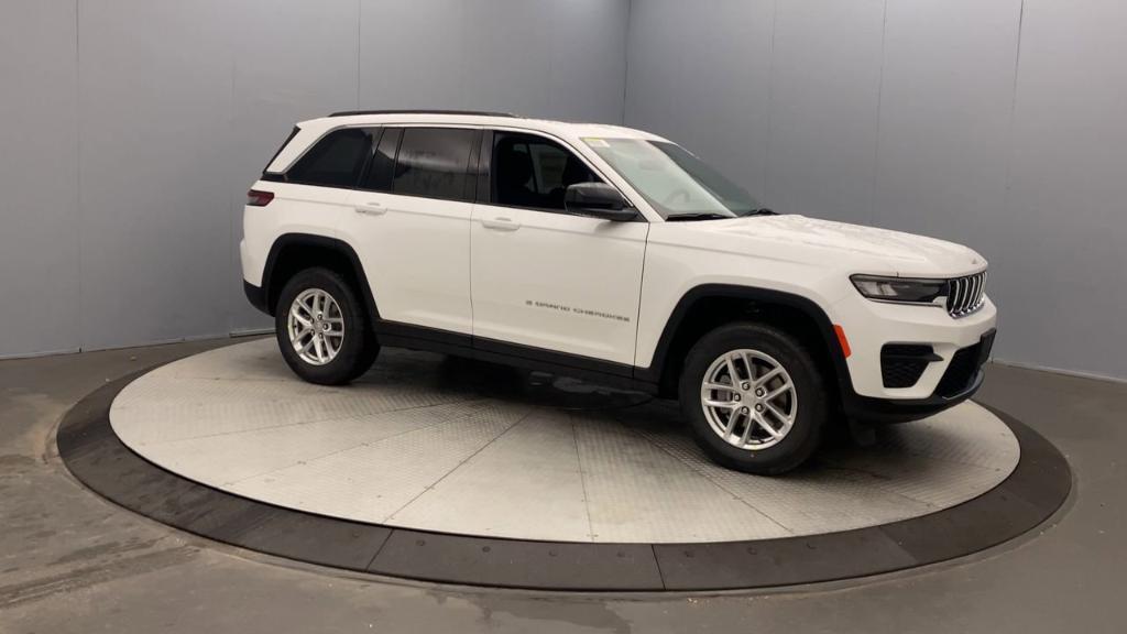 new 2025 Jeep Grand Cherokee car, priced at $40,875