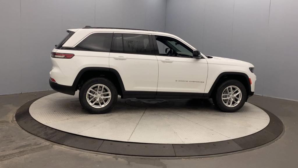 new 2025 Jeep Grand Cherokee car, priced at $40,875