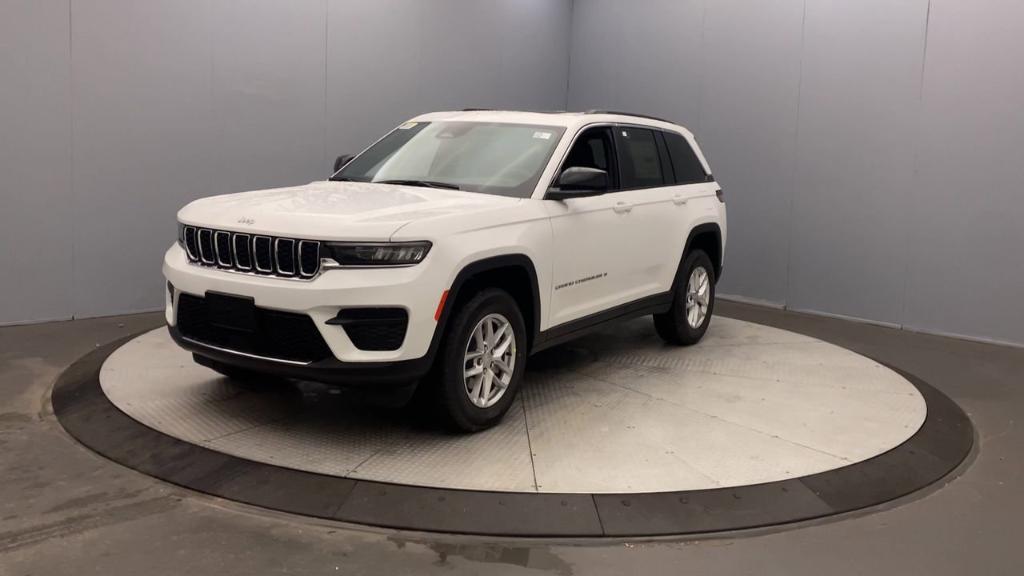 new 2025 Jeep Grand Cherokee car, priced at $40,875