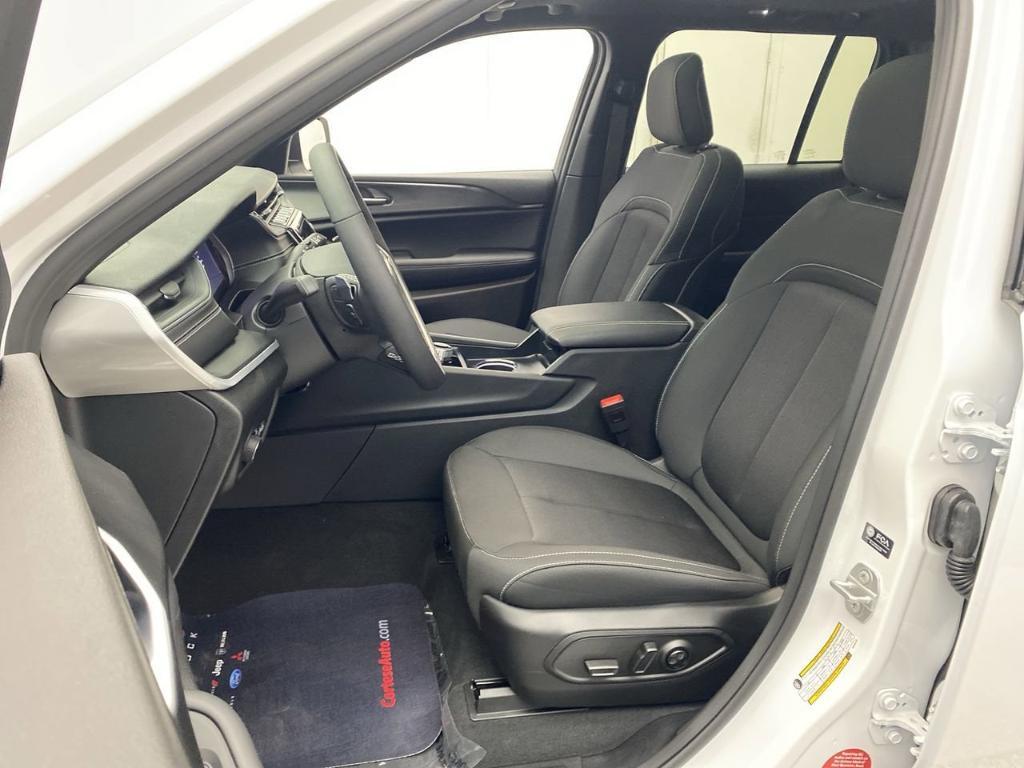 new 2025 Jeep Grand Cherokee car, priced at $36,249