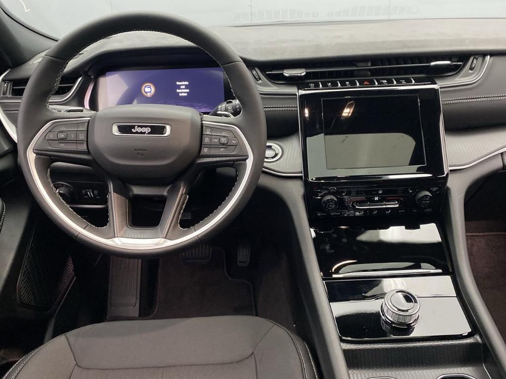 new 2025 Jeep Grand Cherokee car, priced at $41,920