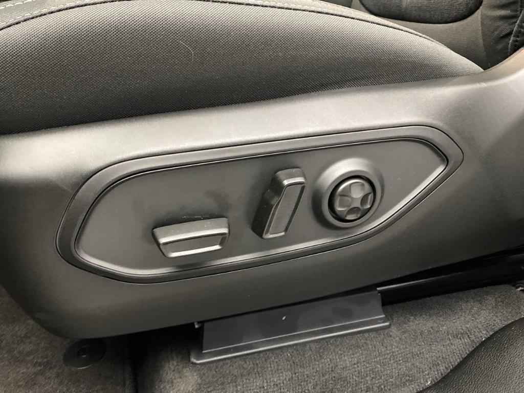 new 2025 Jeep Grand Cherokee car, priced at $41,920