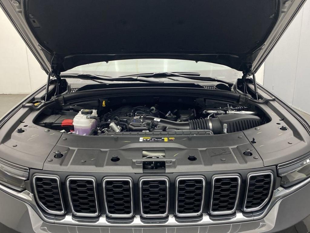 new 2025 Jeep Grand Cherokee car, priced at $41,920