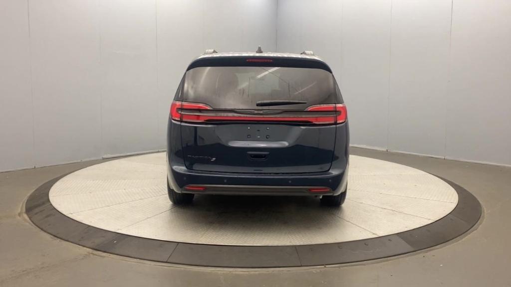 new 2024 Chrysler Pacifica car, priced at $44,240