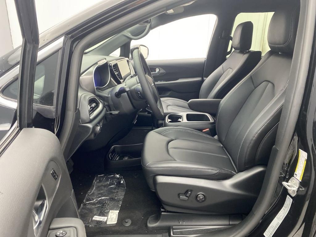 new 2026 Chrysler Pacifica car, priced at $45,390