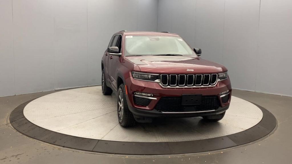 new 2025 Jeep Grand Cherokee car, priced at $45,795