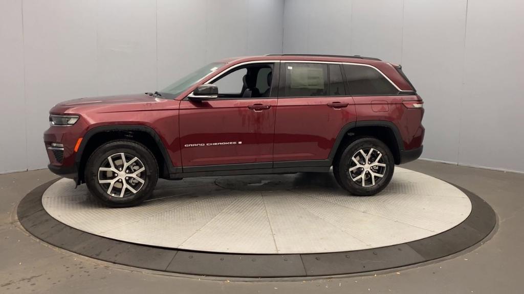 new 2025 Jeep Grand Cherokee car, priced at $45,795