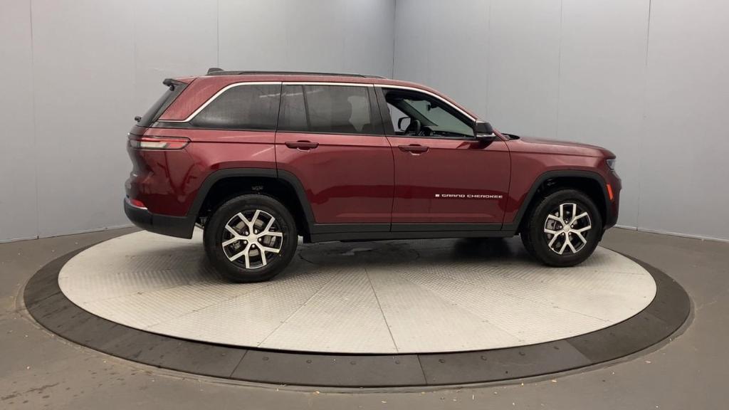 new 2025 Jeep Grand Cherokee car, priced at $45,795