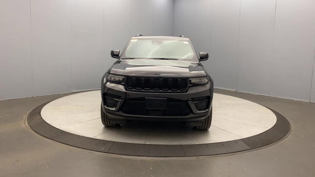 new 2025 Jeep Grand Cherokee car, priced at $46,975