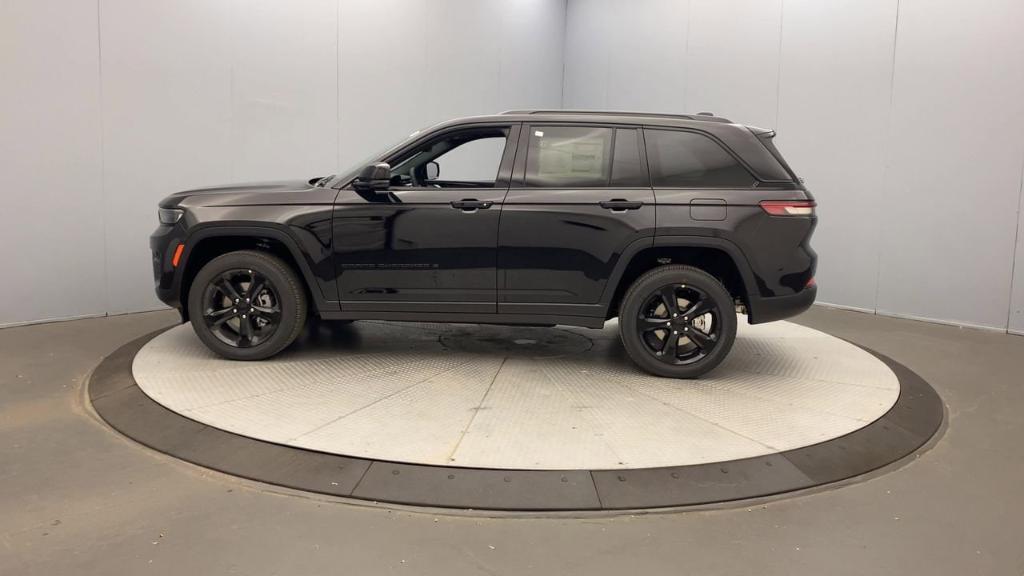 new 2025 Jeep Grand Cherokee car, priced at $46,975