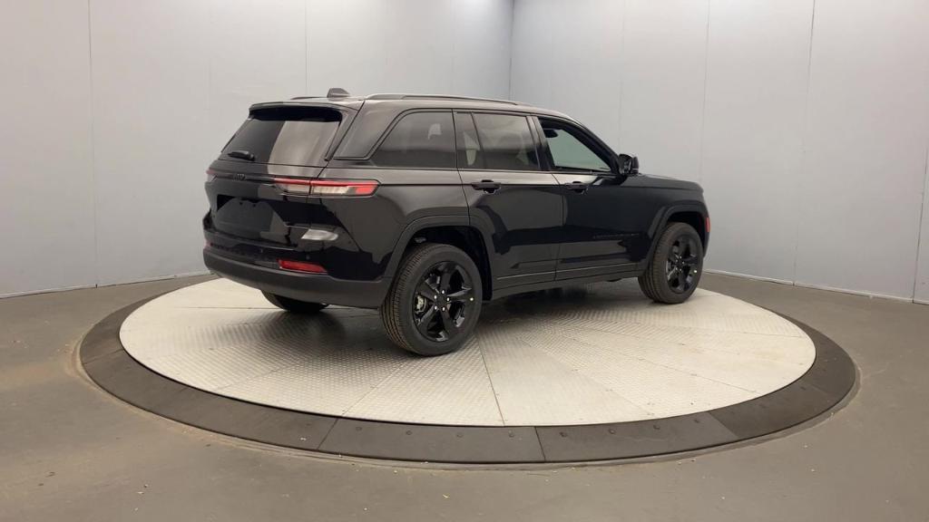 new 2025 Jeep Grand Cherokee car, priced at $46,975