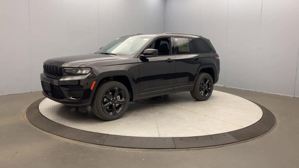 new 2025 Jeep Grand Cherokee car, priced at $46,975