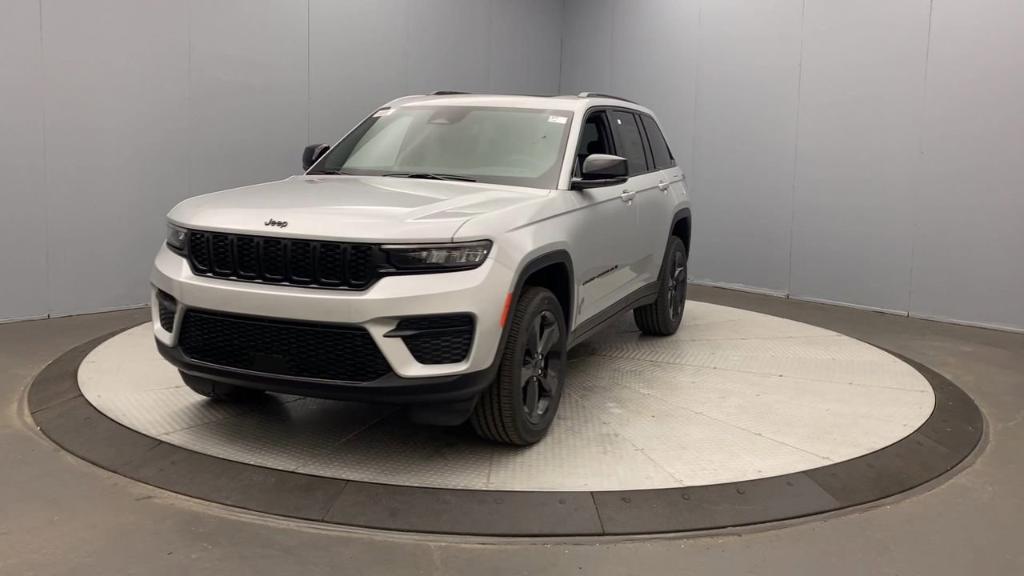 new 2024 Jeep Grand Cherokee car, priced at $48,675