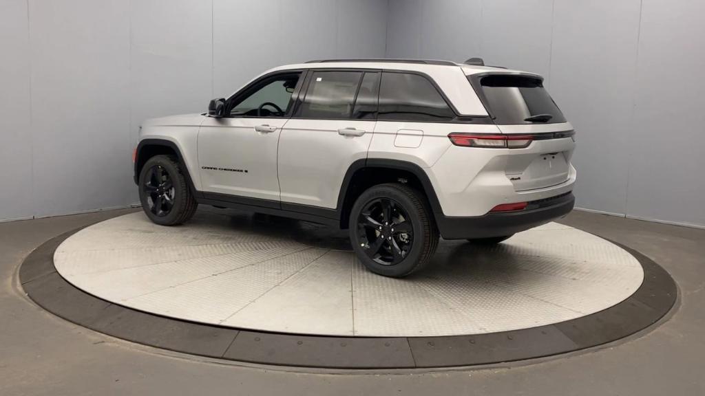 new 2024 Jeep Grand Cherokee car, priced at $48,675