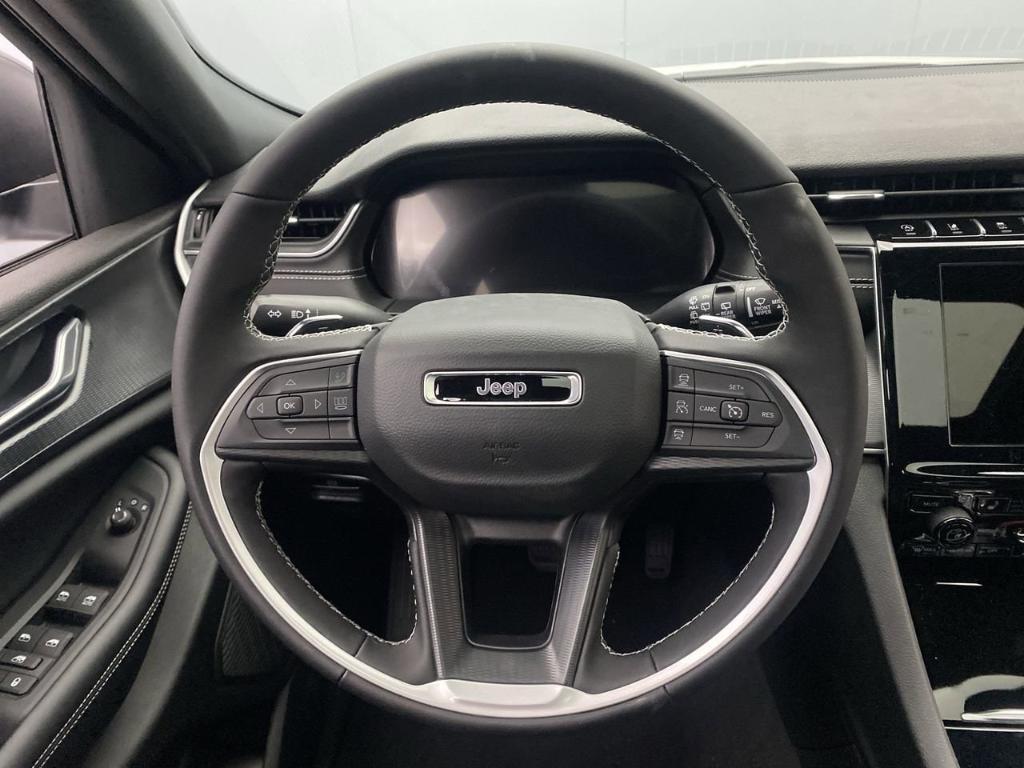 new 2025 Jeep Grand Cherokee car, priced at $41,177
