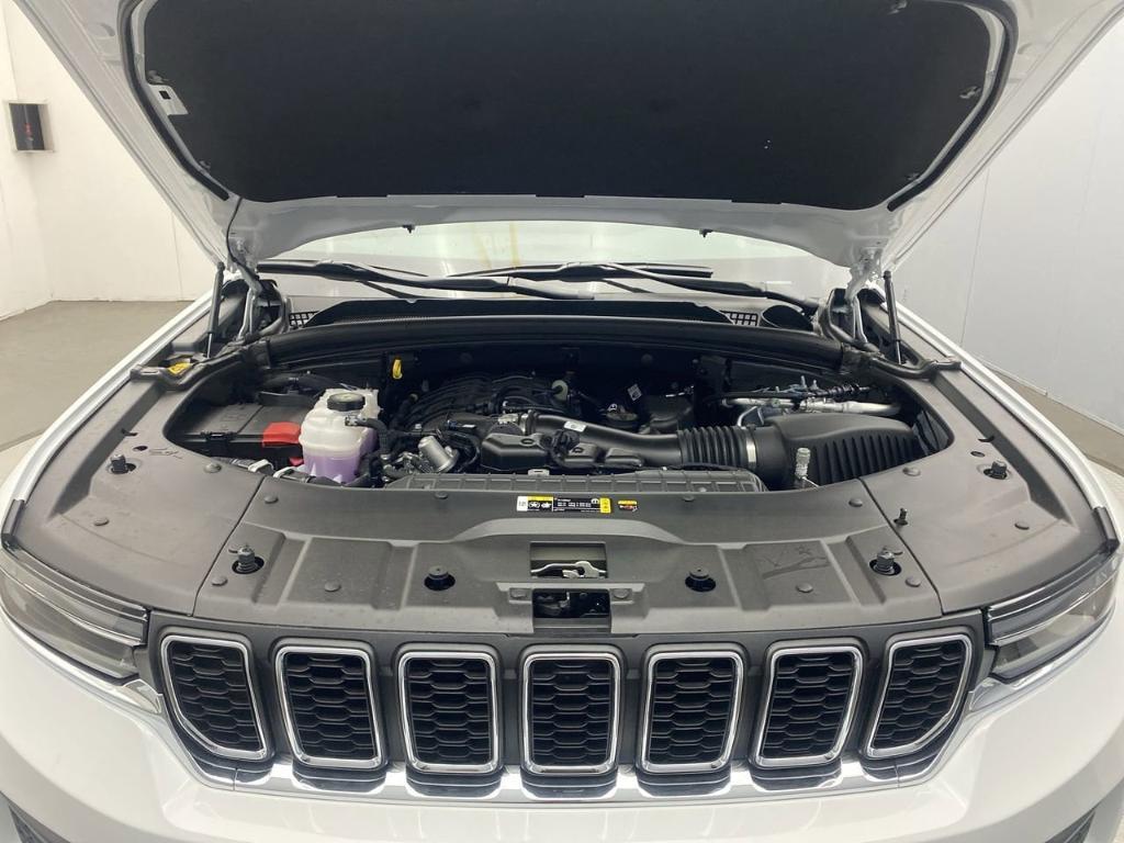 new 2025 Jeep Grand Cherokee car, priced at $41,177