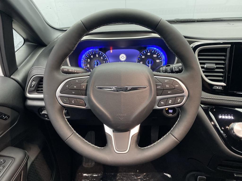 new 2025 Chrysler Pacifica car, priced at $41,752