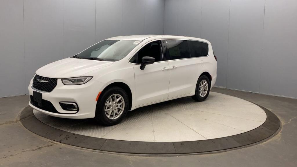 new 2025 Chrysler Pacifica car, priced at $41,752