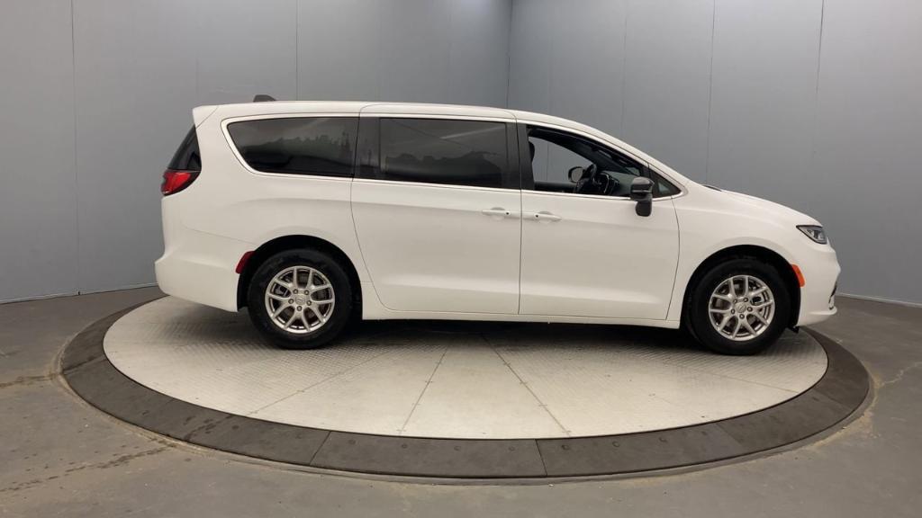 new 2025 Chrysler Pacifica car, priced at $41,752