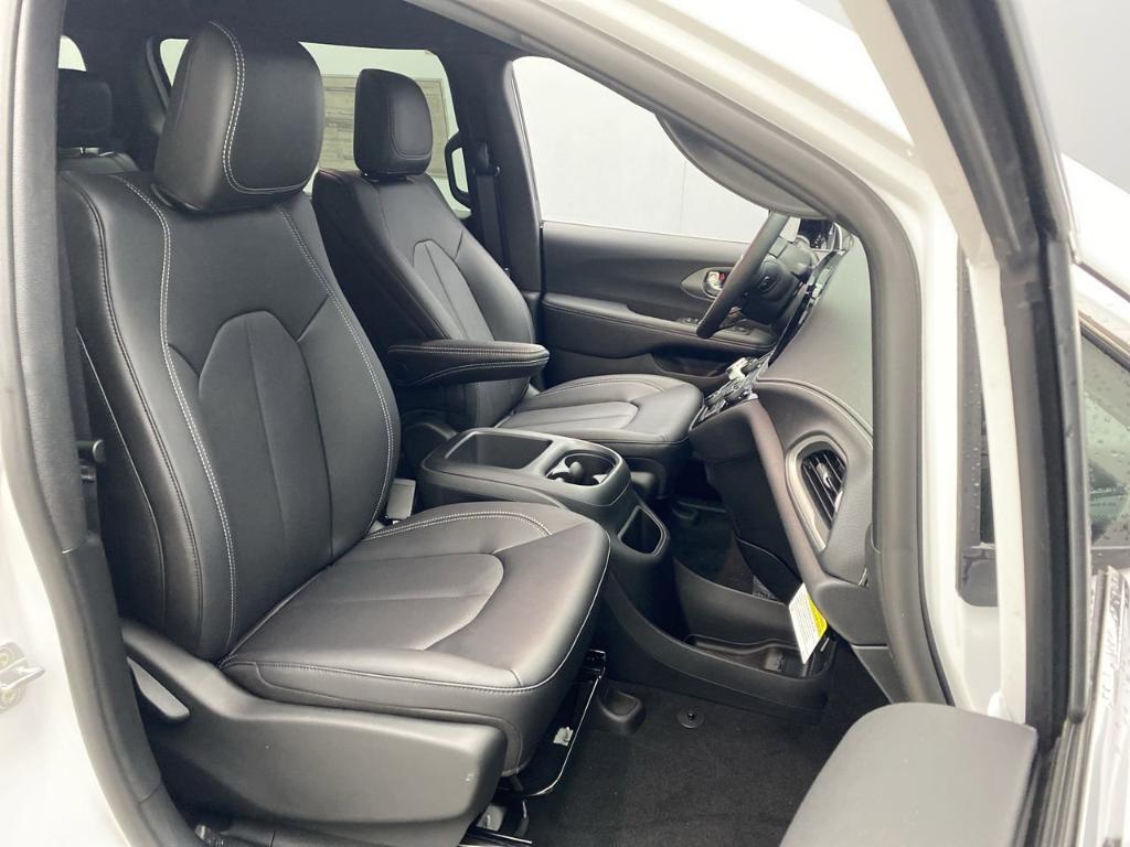 new 2025 Chrysler Pacifica car, priced at $41,752