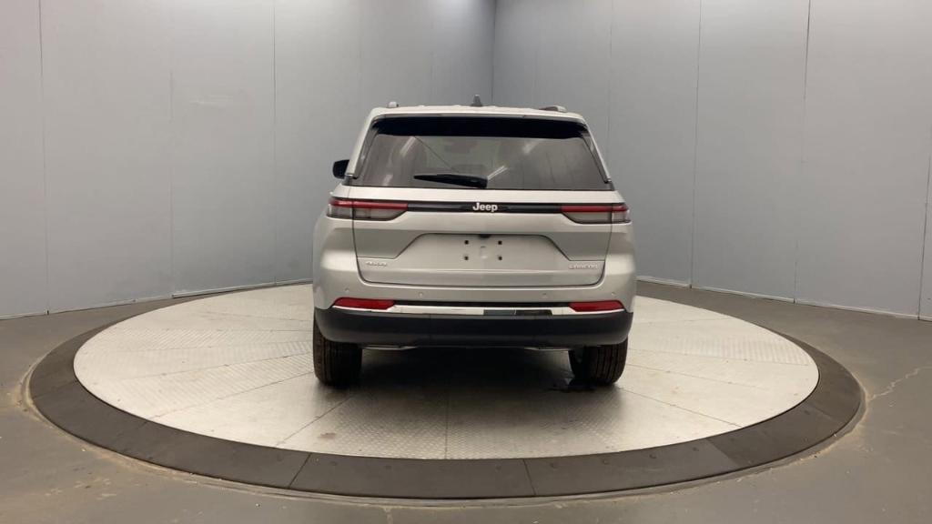 new 2025 Jeep Grand Cherokee car, priced at $41,920