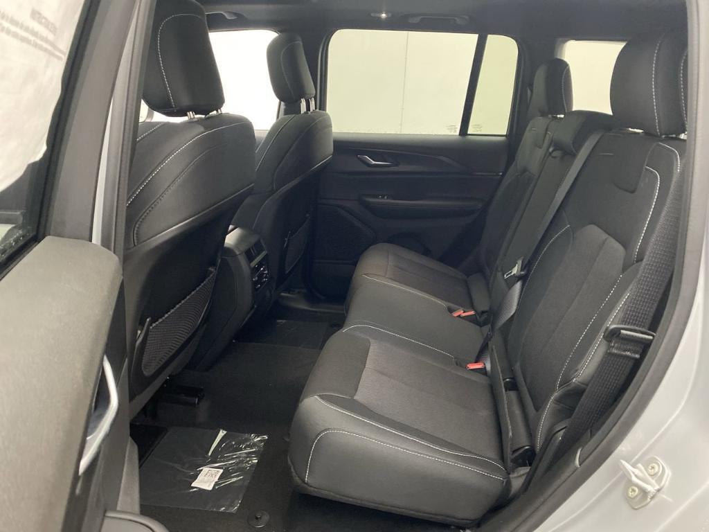 new 2025 Jeep Grand Cherokee car, priced at $41,920