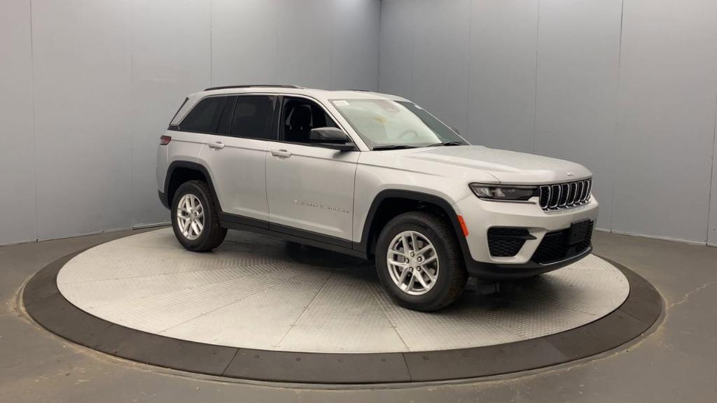 new 2025 Jeep Grand Cherokee car, priced at $41,920