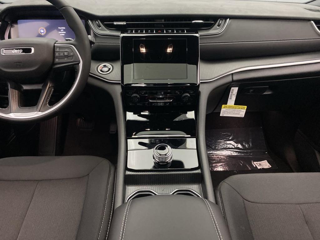 new 2025 Jeep Grand Cherokee car, priced at $41,920