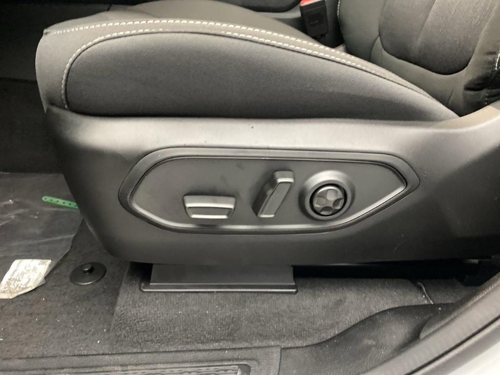 new 2025 Jeep Grand Cherokee car, priced at $41,920