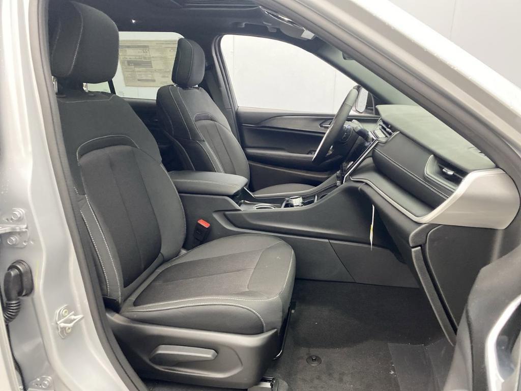 new 2025 Jeep Grand Cherokee car, priced at $41,920