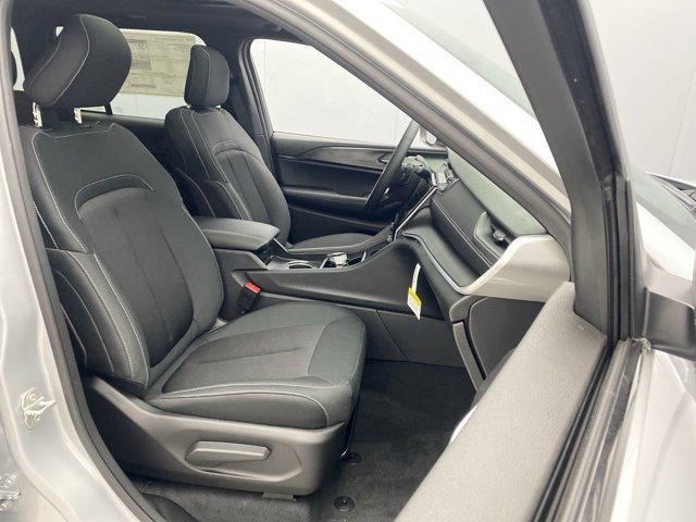 new 2025 Jeep Grand Cherokee car, priced at $41,920