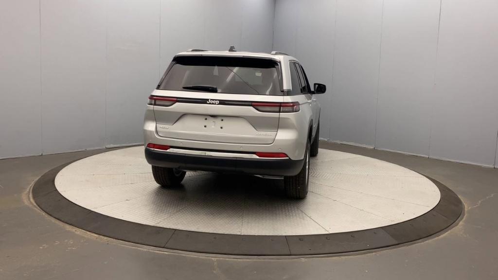 new 2025 Jeep Grand Cherokee car, priced at $41,920