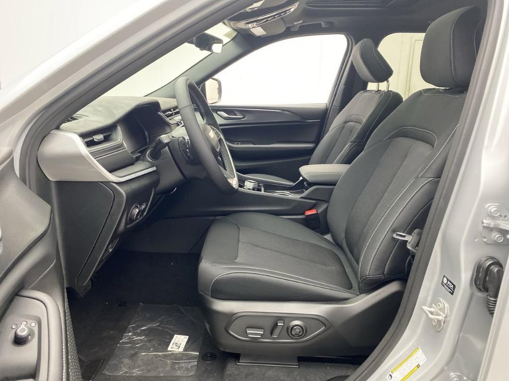 new 2025 Jeep Grand Cherokee car, priced at $41,920