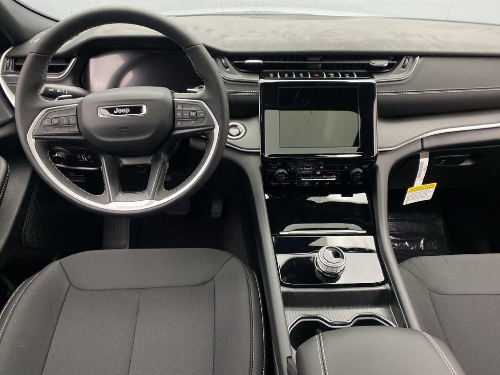 new 2025 Jeep Grand Cherokee car, priced at $41,920