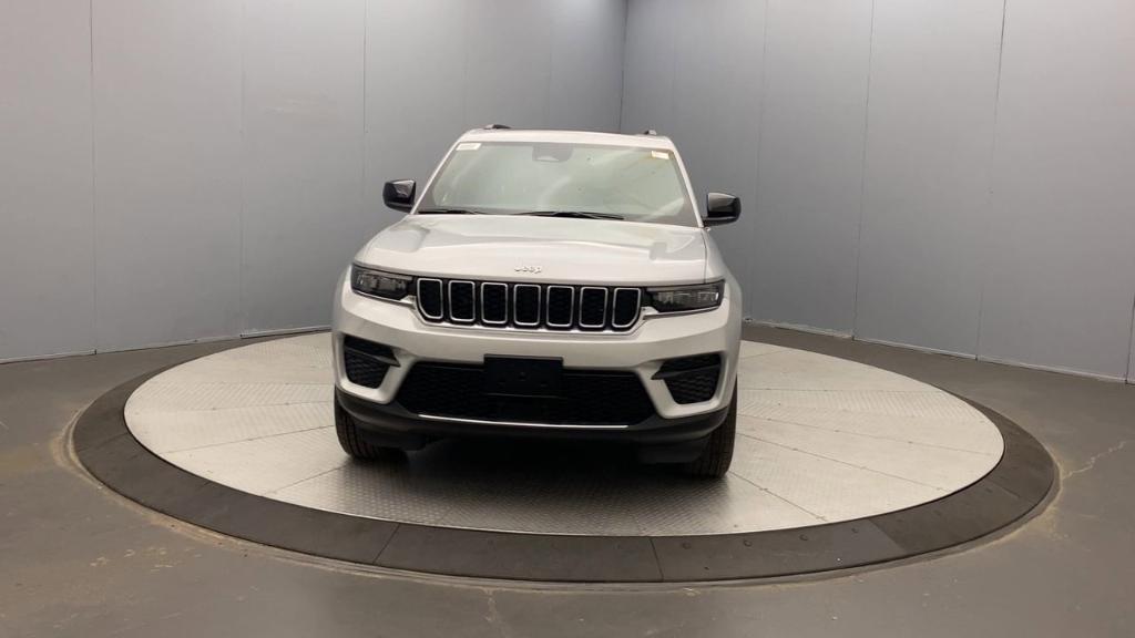 new 2025 Jeep Grand Cherokee car, priced at $41,920
