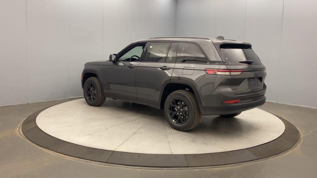 new 2025 Jeep Grand Cherokee car, priced at $44,480