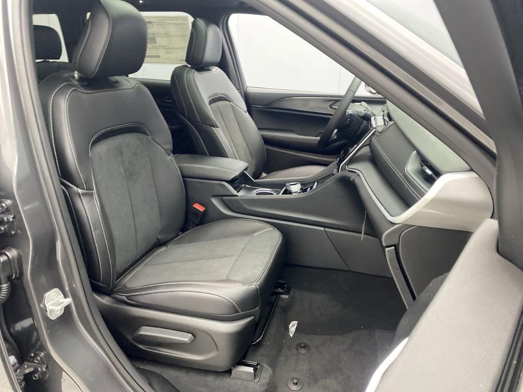 new 2025 Jeep Grand Cherokee car, priced at $44,480