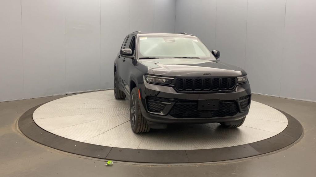 new 2025 Jeep Grand Cherokee car, priced at $46,675