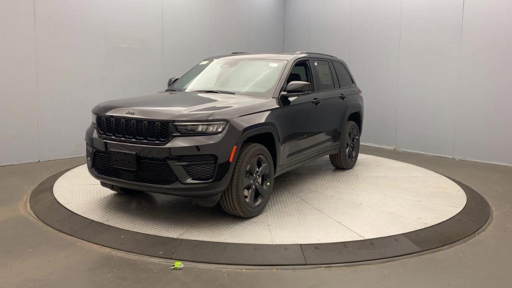 new 2025 Jeep Grand Cherokee car, priced at $45,675