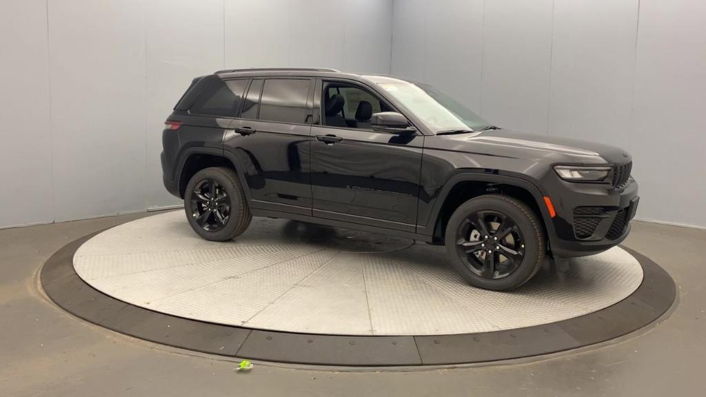 new 2025 Jeep Grand Cherokee car, priced at $45,675