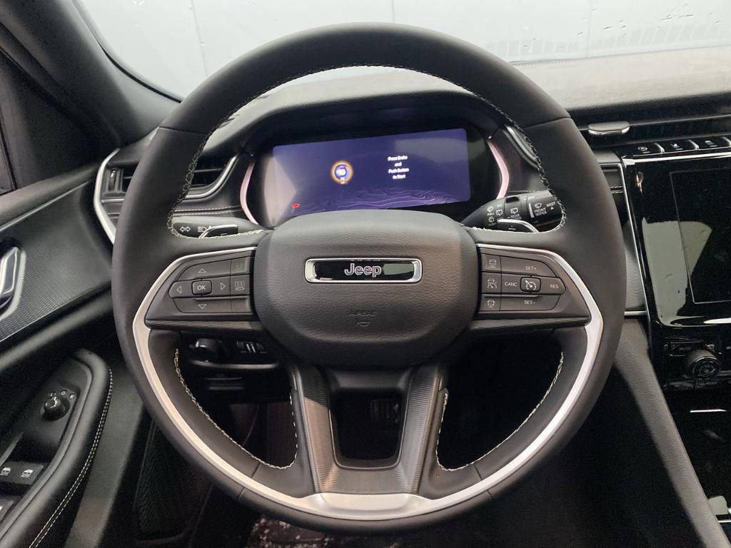 new 2025 Jeep Grand Cherokee car, priced at $39,072